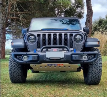 Protección frontal 8mm Mopar 25TH Jeep Wrangler JL 4XE